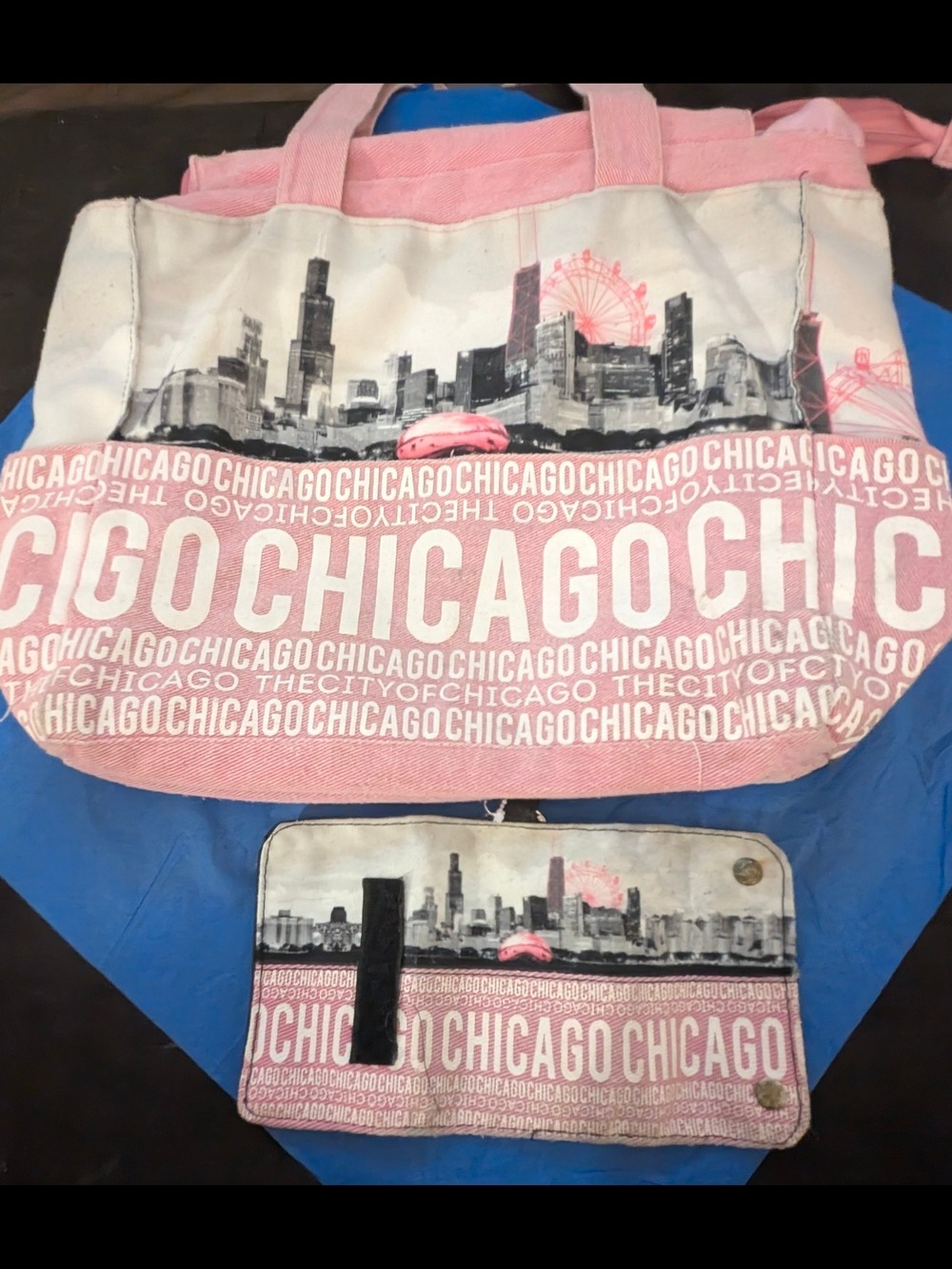 Robin Ruth: Chicago Pink/White Canvas Tote and Trifold Wallet Set